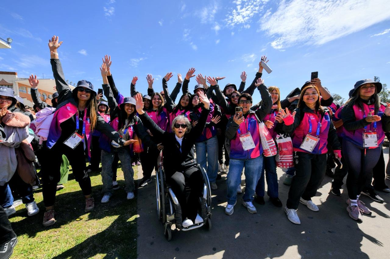 2.000 voluntarias y voluntarios de Rosario recibieron sus acreditaciones para Santa Fe 2026
